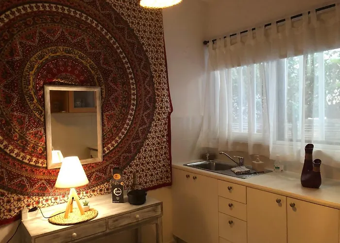 Rhodes Backpackers Boutique And Albergue *