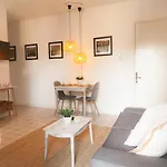 Rhodes Backpackers Boutique And Хостел