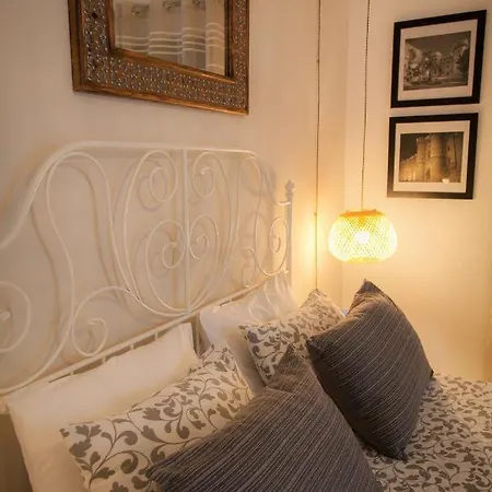 Rhodes Backpackers Boutique And Hostal *