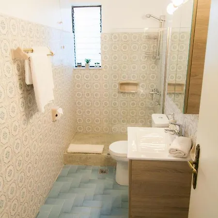 Rhodes Backpackers Boutique And Hostal Rhodes City