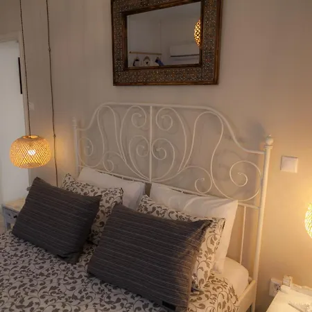 Hostal Rhodes Backpackers Boutique And