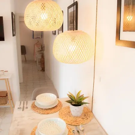 Rhodes Backpackers Boutique And Хостел