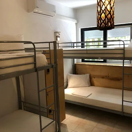 Hostal Rhodes Backpackers Boutique And *