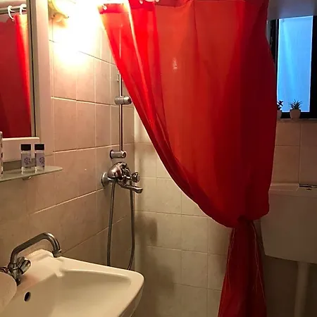 Хостел Rhodes Backpackers Boutique And *