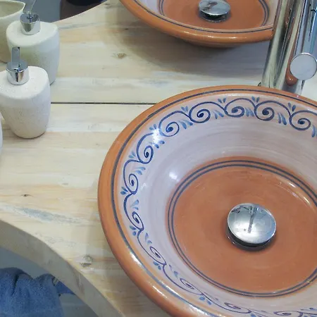 Rhodes Backpackers Boutique And Hostal