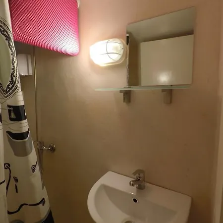 Rhodes Backpackers Boutique And Hostal *