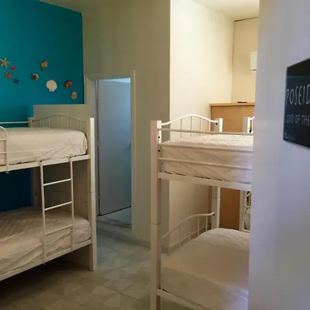 Rhodes Backpackers Boutique And Hostal