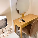 Rhodes Backpackers Boutique And *