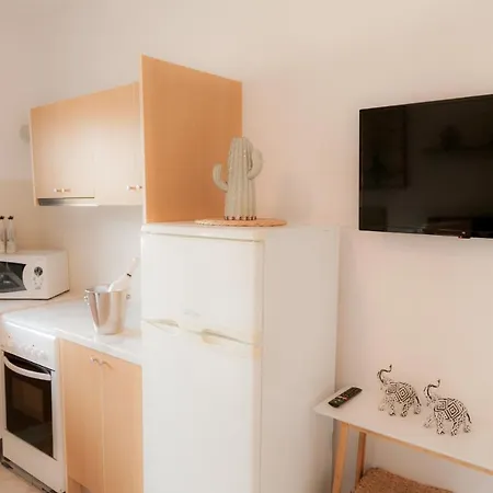 Rhodes Backpackers Boutique And *